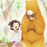 一个小女孩抱着一个小熊的头像动漫