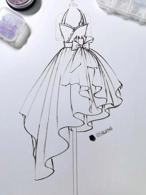 教你一款简单又好看的婚纱礼服裙画法