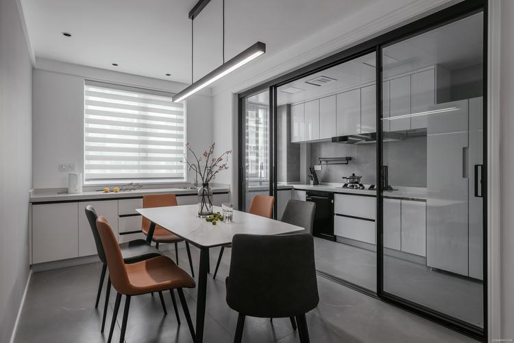 高级黑白灰 暖橙色唤醒空间的悦动厨房现代简约餐厅设计图片赏析