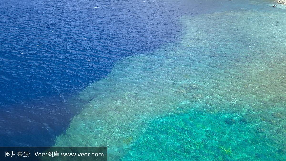 东帝汶阿托罗岛,美丽的自然蓝色的沙滩和绿松石色的海浪