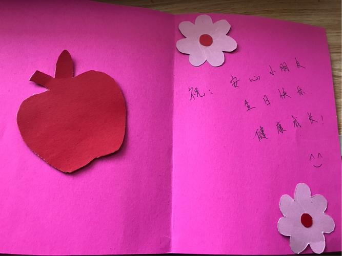 老师们为孩子们制作生日卡片,生日快乐宝贝们!