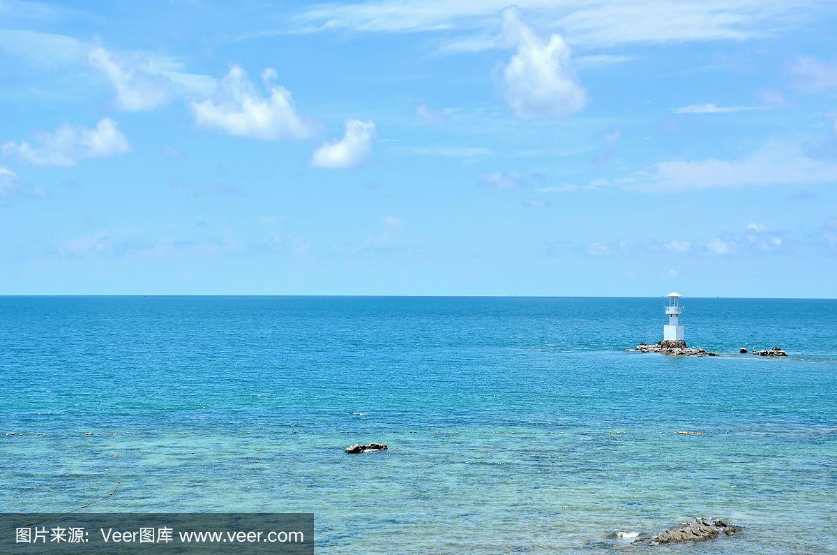 泰国samae sarn海滩的深蓝色大海