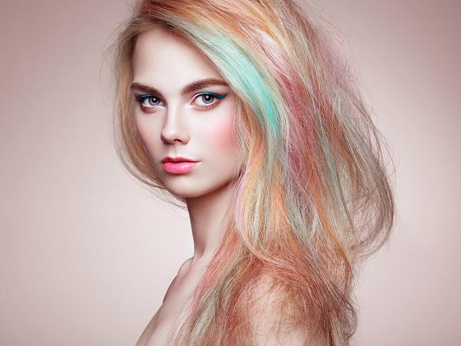 彩虹头发女孩横屏壁纸
