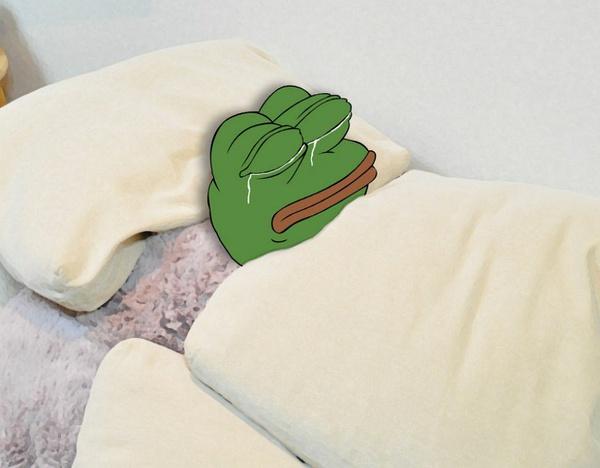 这个睡觉的悲伤蛙有清晰一点的吗