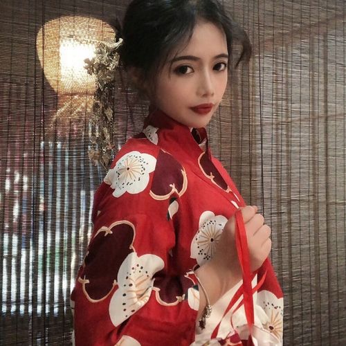 拿纸扇穿和服的日本女生个性头像图片