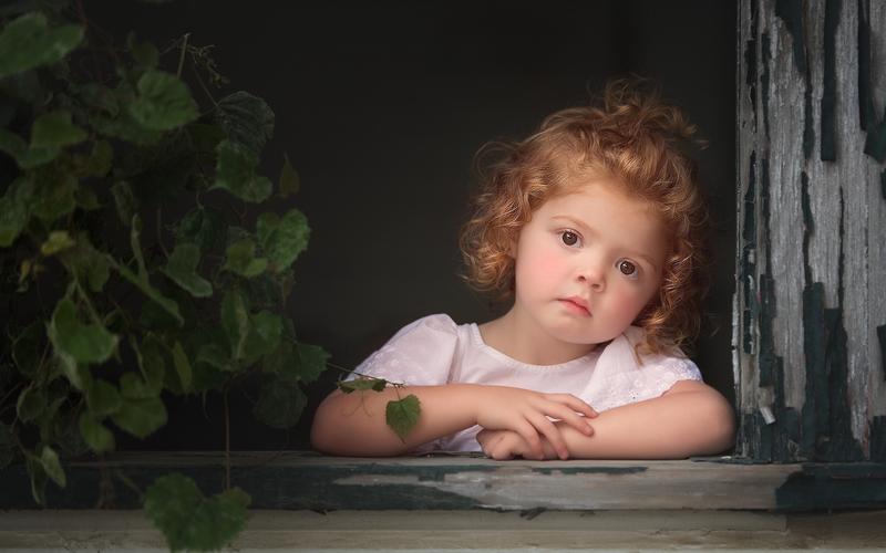 壁纸 可爱的小女孩,金发碧眼,窗口 1920x1440 hd 高清壁纸, 图片