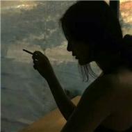 孤独一个人抽烟伤感女生头像