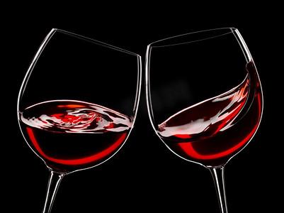 两杯红酒,两杯黑葡萄酒酒杯红酒杯