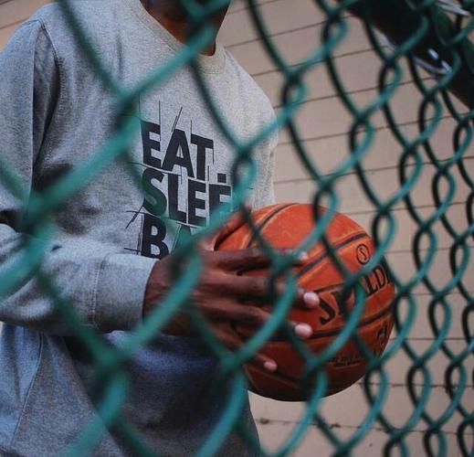 篮球少年头像背影