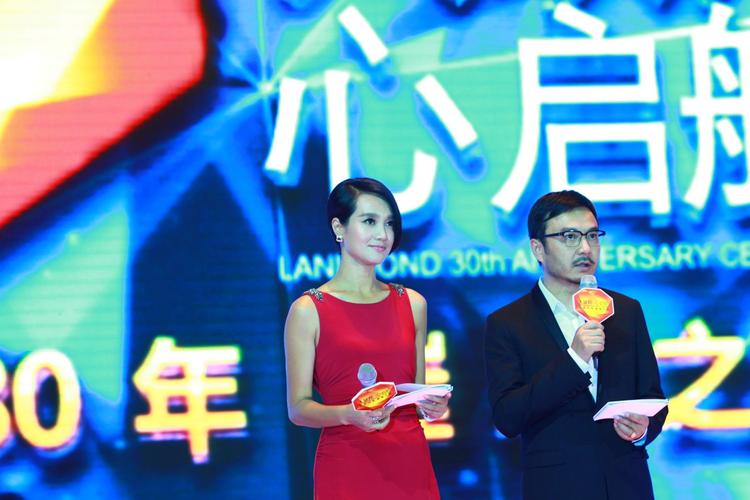 湖南卫视主持人汪涵,著名主持人朱丹,联袂主持联邦30周年庆典