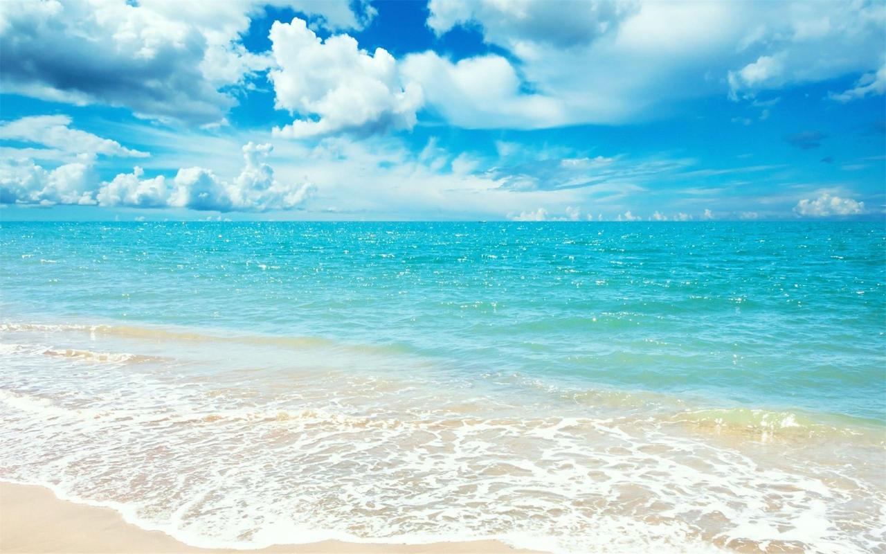 蓝色的大海沙滩高清桌面壁纸