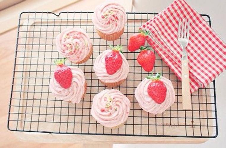 () 可爱 萌萌哒粉红色 横图壁纸 清新 草莓美味美食甜品