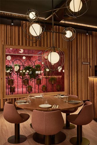 精致优雅的大地色系piur主题餐厅装修设计图
