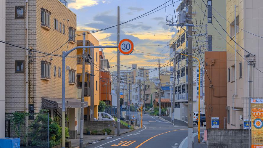 日本夏日街道风景高清桌面壁纸