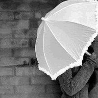 打伞头像女孩图片 下雨天打伞的女孩背影头像_微信头像图片大全