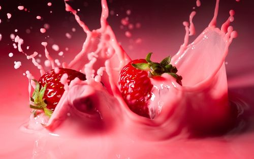 草莓果汁,浆果,粉红色,飞溅 壁纸 - 1280x800